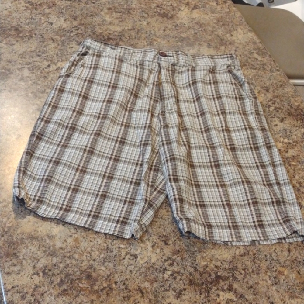 Red Snap brown plaid shorts size 36